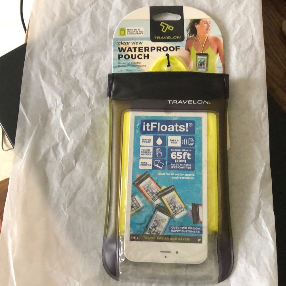 Travelon clear view waterproof pouch